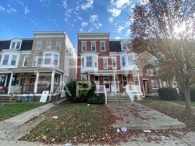 266 W Jackson St in York, PA - Building Photo