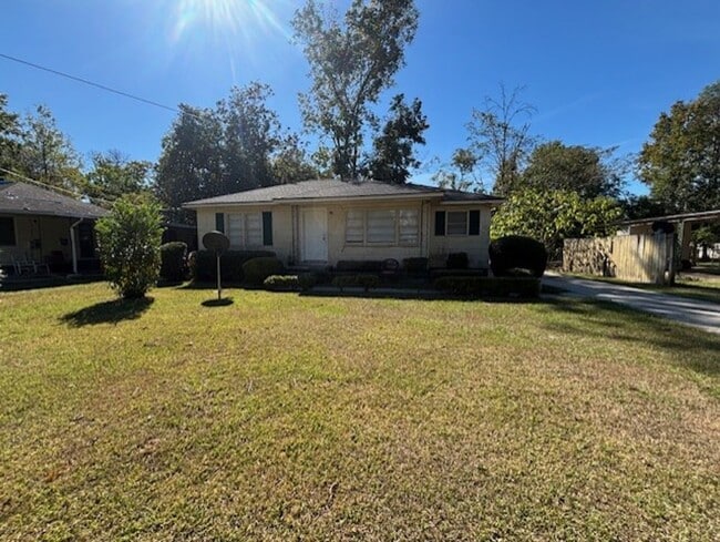 745 Lausanne Dr in Valdosta, GA - Building Photo - Building Photo