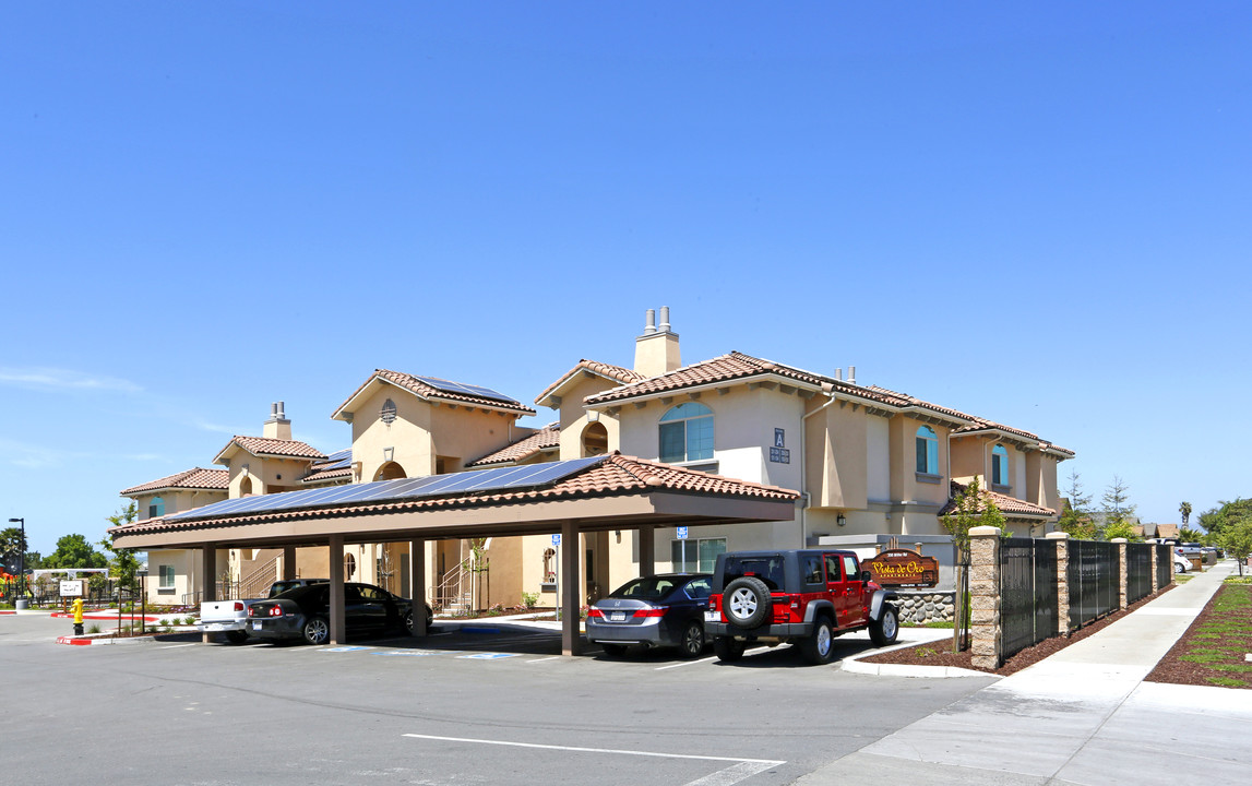 Vista de Oro in Hollister, CA - Building Photo