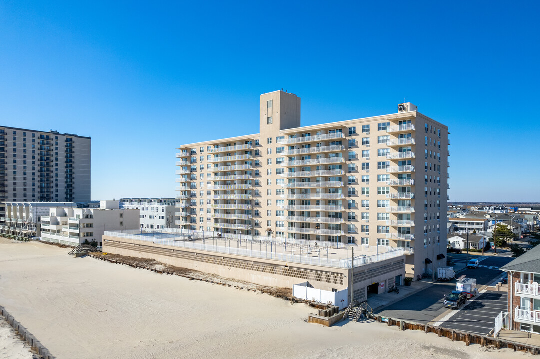 Margate Towers in Margate City, NJ - Building Photo