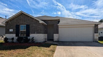 568 Rd 5138 in Cleveland, TX - Building Photo