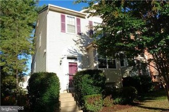 208 Rugby Rd in Fredericksburg, VA - Building Photo - Building Photo