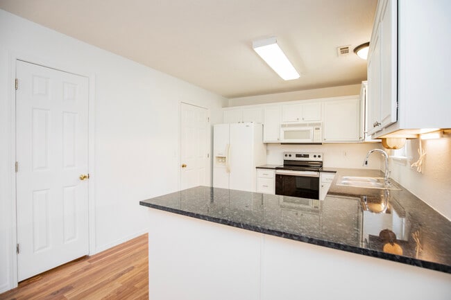 215 Broyles St in Farmington, AR - Building Photo - Building Photo