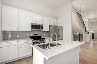 421 W 6th St in Tempe, AZ - Foto de edificio - Building Photo
