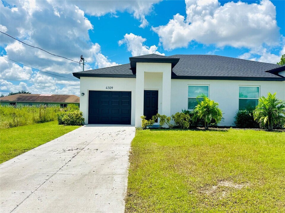 4509 21st St SW in Lehigh Acres, FL - Building Photo