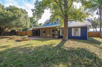 1953 Rolling Green Cir in Sarasota, FL - Building Photo - Building Photo