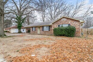 6300 Branderham Dr in Memphis, TN - Building Photo