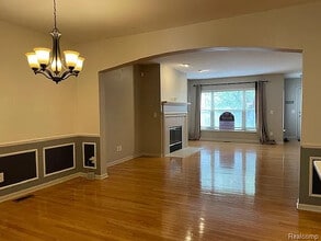 158 Tiffany Ln in Royal Oak, MI - Foto de edificio - Building Photo