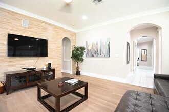 1014 Sunflower Trail in Sunset Valley, TX - Building Photo - Building Photo