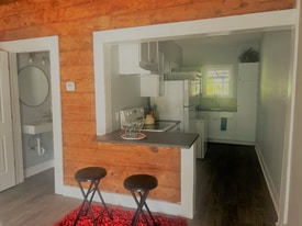 715 W Hollywood Ave in San Antonio, TX - Building Photo