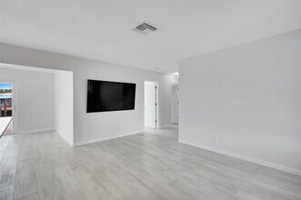 4710 SW 43rd Ave in Fort Lauderdale, FL - Building Photo - Building Photo