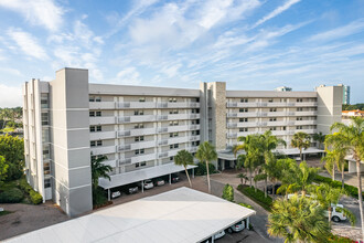 Pelican Pointe in Naples, FL - Building Photo - Building Photo