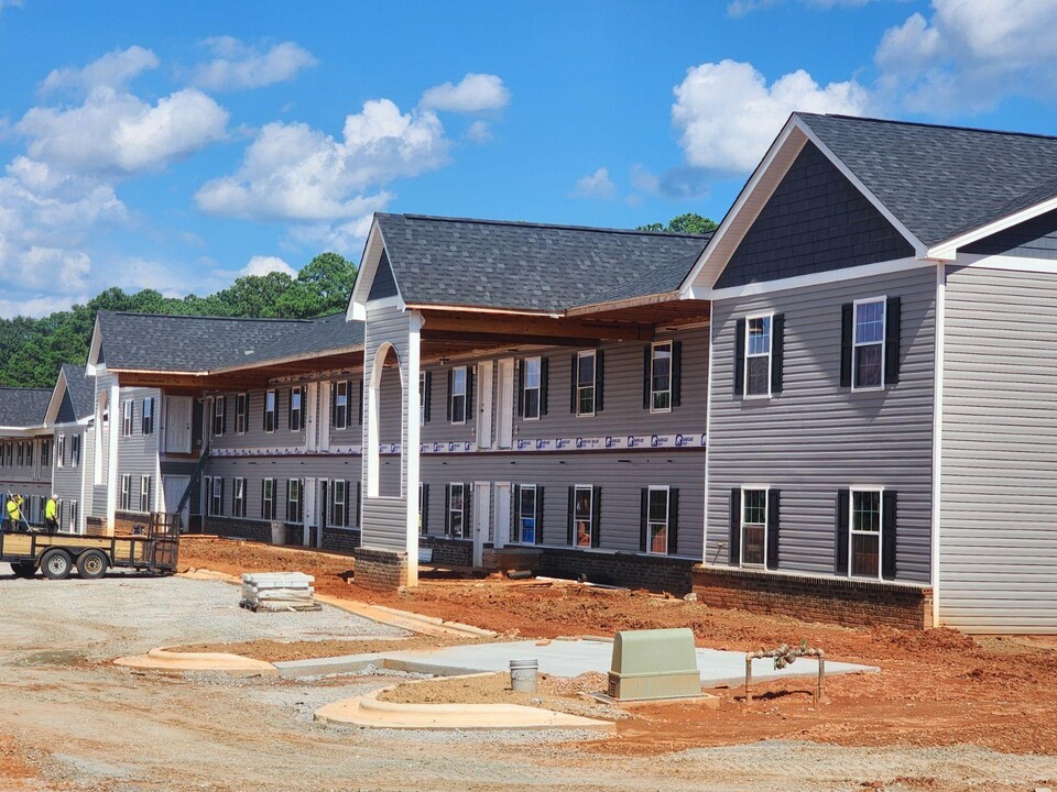 2468 Cedar Creek Rd, Unit 1000 in Youngsville, NC - Foto de edificio