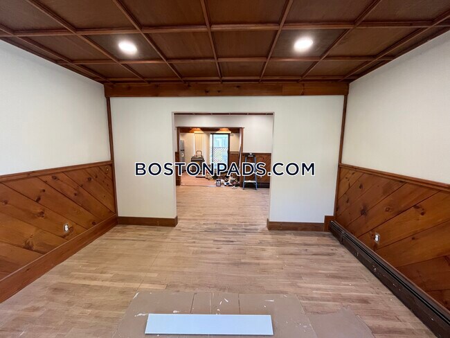124 Johnson St-Unit -1R in Lynn, MA - Building Photo - Building Photo