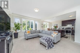 131 Steeplechase Wy in Waterloo, ON - Building Photo - Building Photo