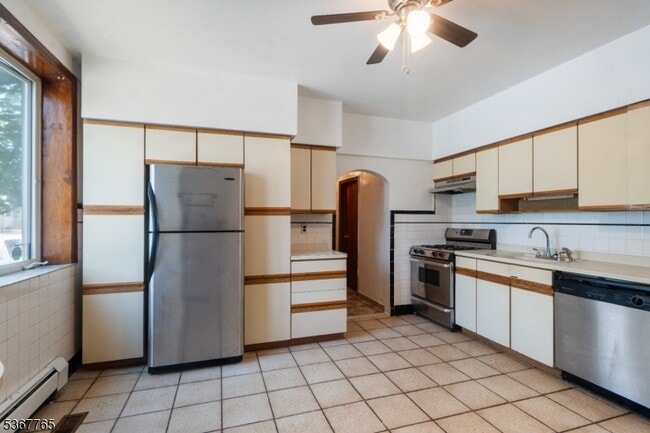 655 4th Ave in Elizabeth, NJ - Building Photo - Building Photo