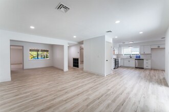 1808 E St Louis Ave in Las Vegas, NV - Building Photo - Building Photo