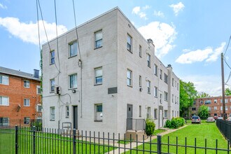Yuma Street Apartments in Washington, DC - Foto de edificio - Building Photo