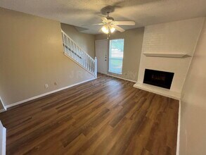 5911 Shadydell Dr in Fort Worth, TX - Building Photo - Building Photo