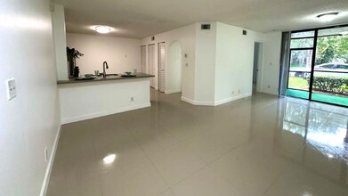 10111 W Sunrise Blvd in Plantation, FL - Building Photo - Building Photo