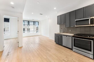 355 Claremont Ave in Jersey City, NJ - Building Photo - Building Photo
