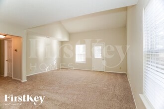 1435 Blue Brook Way, Unit C2 in Greenwood, IN - Foto de edificio - Building Photo