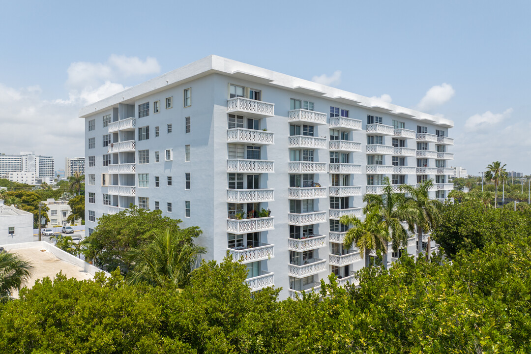 Admiral Towers in Miami Beach, FL - Building Photo