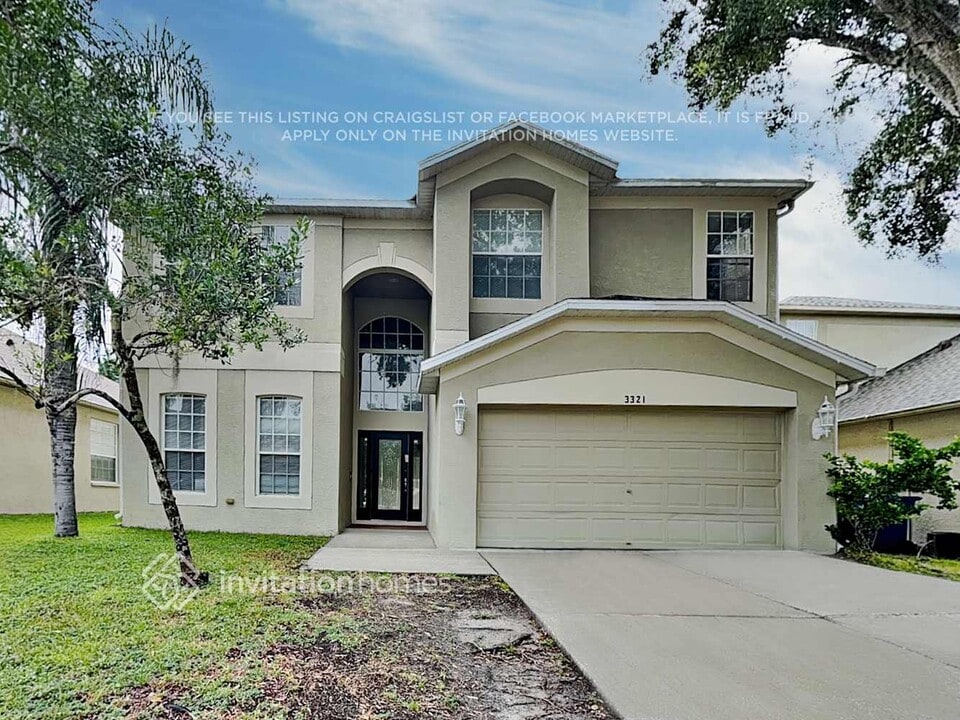 3321 Downan Point Dr in Land O Lakes, FL - Foto de edificio