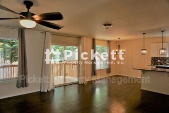 6842 Aquene Loop NE in Bremerton, WA - Building Photo - Building Photo