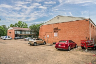 Northwest Plaza in Jackson, MS - Foto de edificio - Building Photo