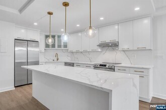 1055 River  809 in Edgewater, NJ - Building Photo - Building Photo