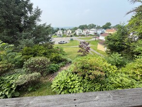 102 W Chartes St in New Castle, PA - Foto de edificio - Building Photo