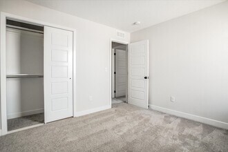 3744 SW Maryville Pl in Lee's Summit, MO - Building Photo - Building Photo