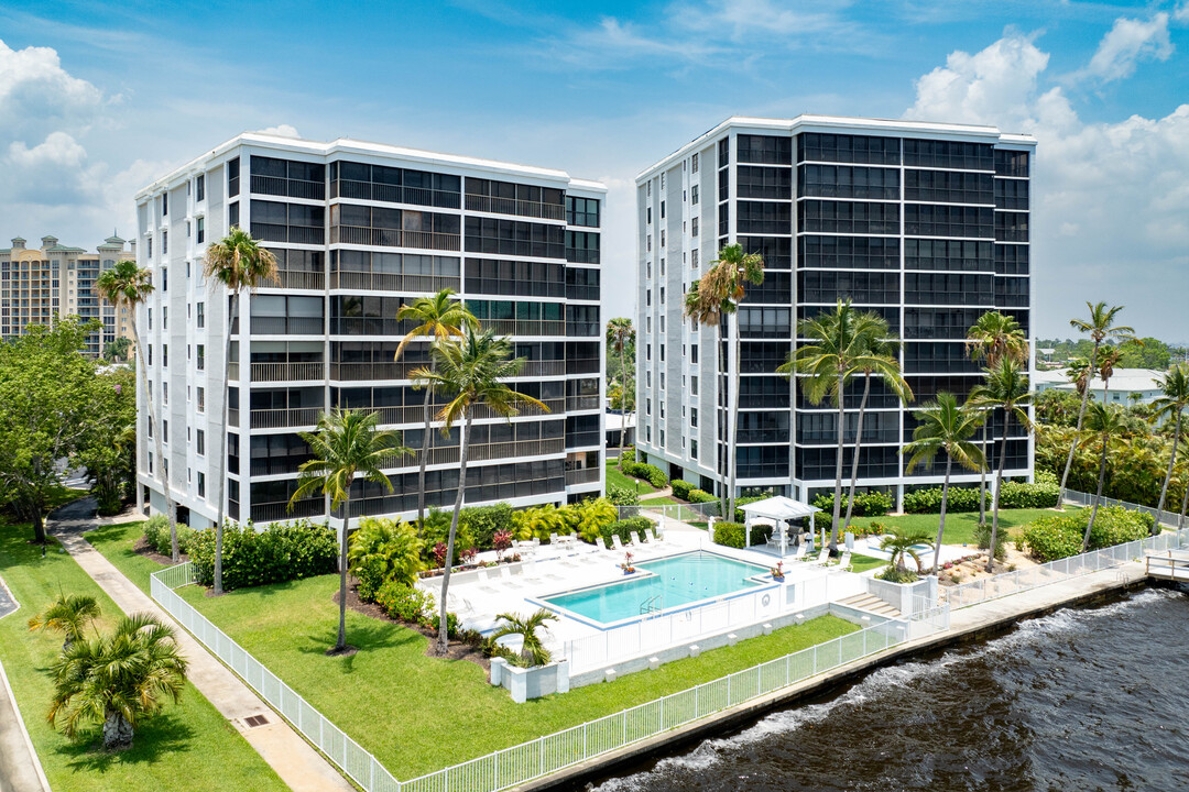 North Shore Place in North Fort Myers, FL - Building Photo