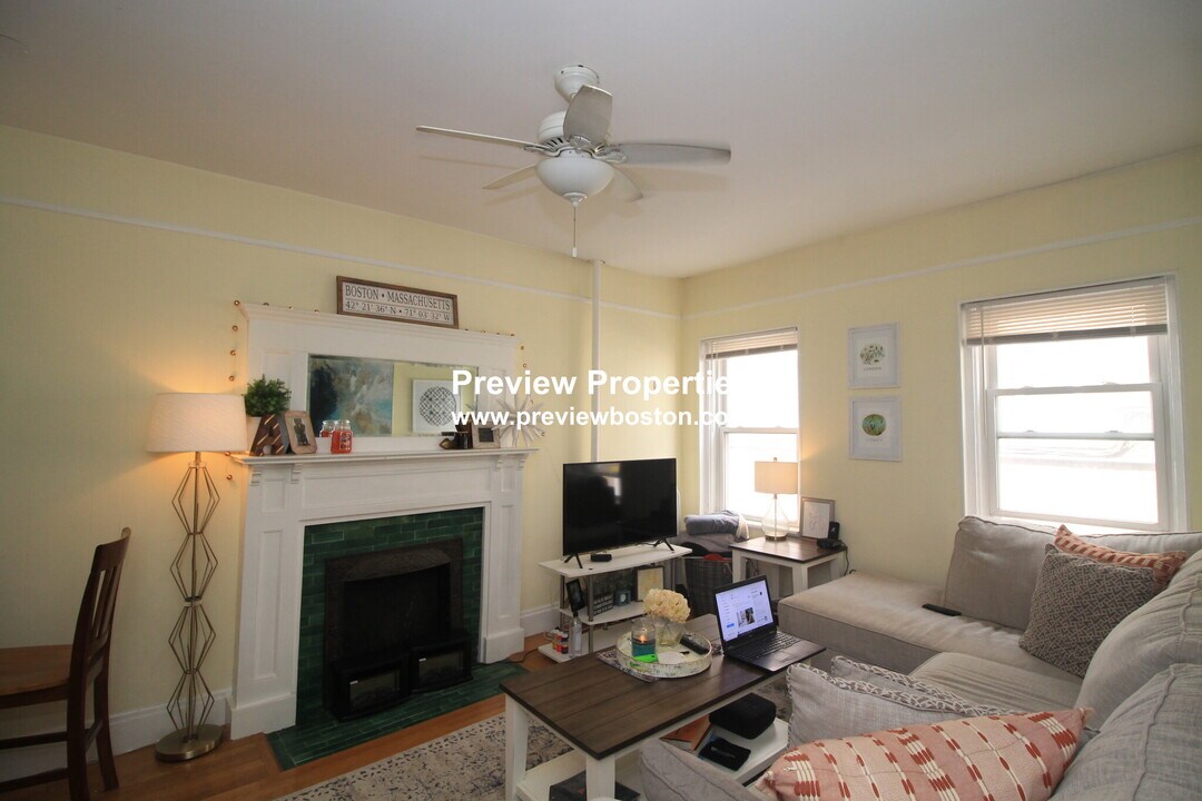 1307 Commonwealth Ave, Unit 4 in Boston, MA - Building Photo