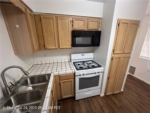 2137 Petersham Ct in Las Vegas, NV - Foto de edificio - Building Photo