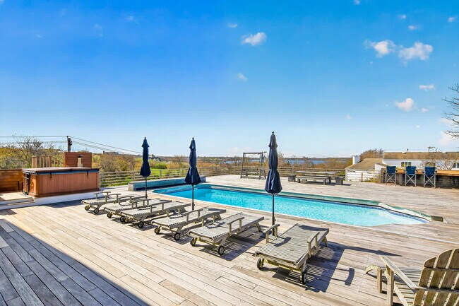 30 Homeward Ln in Montauk, NY - Building Photo - Building Photo