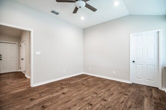 803 S Main St in Victoria, TX - Building Photo - Building Photo