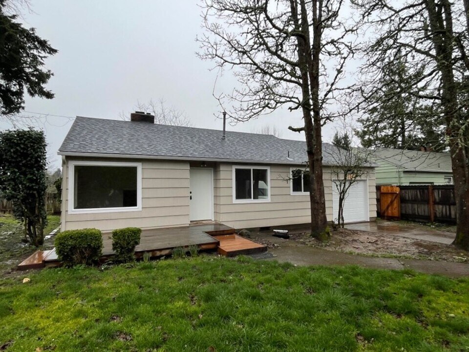 1050 Cedar Way SE in Salem, OR - Building Photo