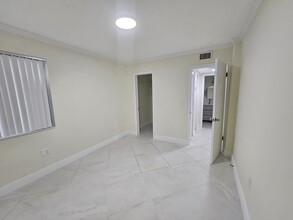 46 NW 35th St, Unit #4 in Miami, FL - Building Photo - Building Photo