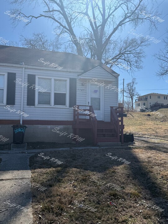 1147 Oakland Ave in Kansas City, KS - Building Photo