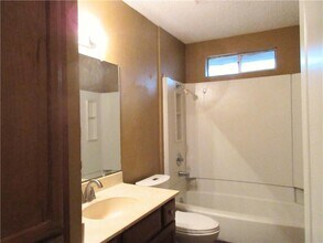2108 Courtney St in Austin, TX - Foto de edificio - Building Photo