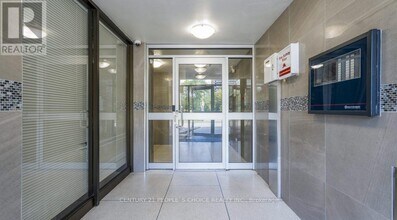 6161 Bathurst St in Toronto, ON - Building Photo - Building Photo