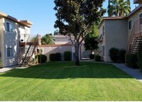 Cambria Park Apartments in Loma Linda, CA - Foto de edificio - Building Photo