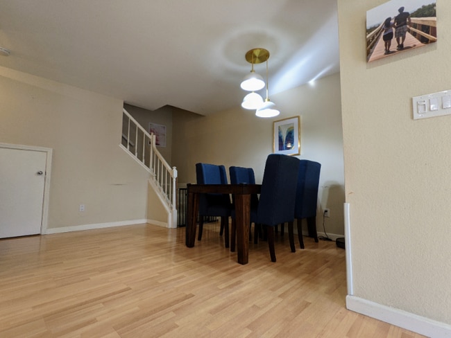 328 W Sunnyoaks Ave in Campbell, CA - Foto de edificio - Building Photo