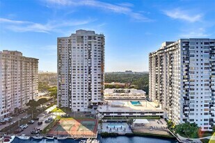 2780 NE 183rd St, Unit 909 in Aventura, FL - Building Photo