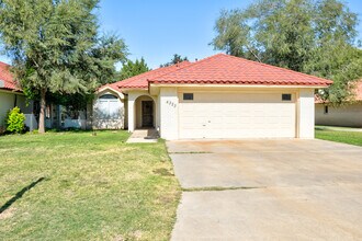 4323 N Boston Ave in Lubbock, TX - Building Photo - Building Photo