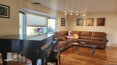 101 Wayne St in Jericho, NY - Building Photo - Building Photo