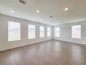 320 Emma St in Angleton, TX - Building Photo - Building Photo