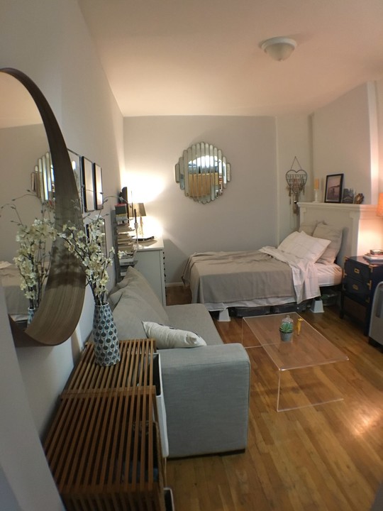 189 W 10th St in New York, NY - Building Photo